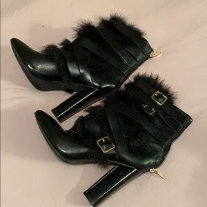 Women’s Calvin Klein Black/ Gold Booties!